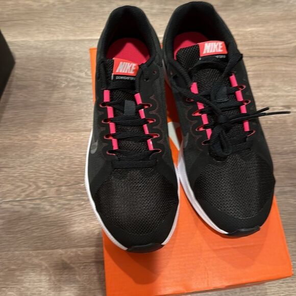 Nike Women's Black and Pink Running Shoes - Picture 1 of 10